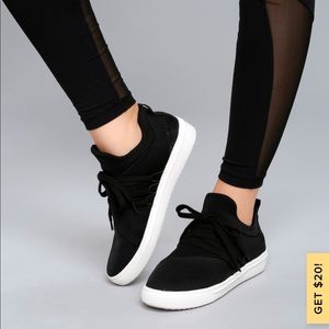 Lancer Steve Madden black sneakers